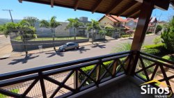 Casa de esquina com 03 dormitórios no bairro Petrópolis 