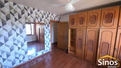 Casa de esquina com 03 dormitórios no bairro Petrópolis 