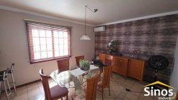 Casa de esquina com 03 dormitórios no bairro Petrópolis 