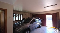 Casa de esquina com 03 dormitórios no bairro Petrópolis 