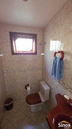 Casa de esquina com 03 dormitórios no bairro Petrópolis 