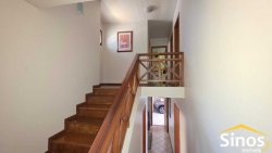 Casa de esquina com 03 dormitórios no bairro Petrópolis 