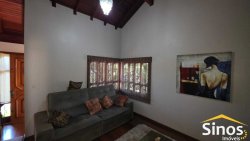 Casa de esquina com 03 dormitórios no bairro Petrópolis 
