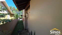 Casa de esquina com 03 dormitórios no bairro Petrópolis 