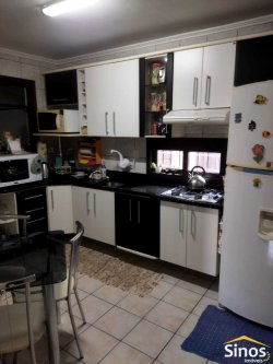 Casa com 02 dormitórios no Bairro Rondônia 