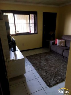 Casa com 02 dormitórios no Bairro Rondônia 