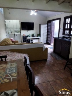Casa com 02 dormitórios no Bairro Rondônia 