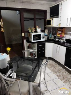 Casa com 02 dormitórios no Bairro Rondônia 