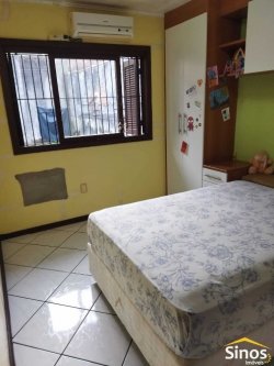 Casa com 02 dormitórios no Bairro Rondônia 