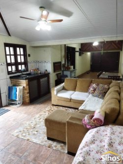 Casa com 02 dormitórios no Bairro Rondônia 