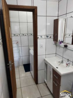 Casa com 02 dormitórios no Bairro Rondônia 
