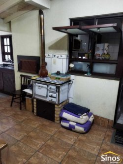 Casa com 02 dormitórios no Bairro Rondônia 