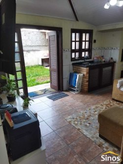 Casa com 02 dormitórios no Bairro Rondônia 