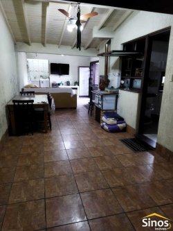 Casa com 02 dormitórios no Bairro Rondônia 