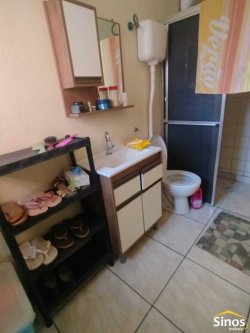 Casa com 03 dormitórios no bairro Rondônia 