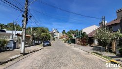 Casa com 03 dormitórios no bairro Rio Branco 