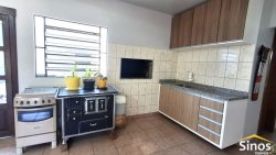 Casa com 03 dormitórios no bairro Rio Branco 