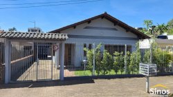 Casa com 03 dormitórios no bairro Rio Branco 