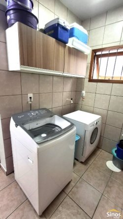 Casa com 03 dormitórios no bairro Rio Branco 