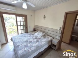 Casa com 03 dormitórios no bairro Feitoria 
