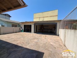 Casa com 03 dormitórios no bairro Feitoria 