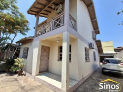 Casa com 03 dormitórios no bairro Feitoria 