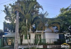 Apartamento térreo com 03 dormitórios no Edifício Três de Outubro  