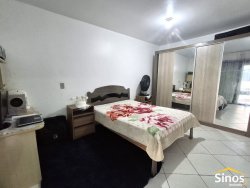 Apartamento térreo com 03 dormitórios no Edifício Três de Outubro  