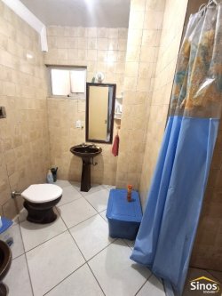 Apartamento térreo com 03 dormitórios no Edifício Três de Outubro  