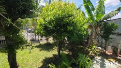 Terreno com 02 casas no loteamento Jardim Imperial  