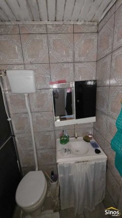 Terreno com 02 casas no loteamento Jardim Imperial  