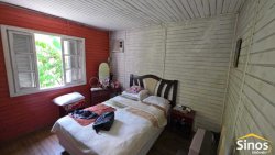 Terreno com 02 casas no loteamento Jardim Imperial  