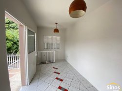 Casa com 03 dormitórios para locação no bairro Ideal 