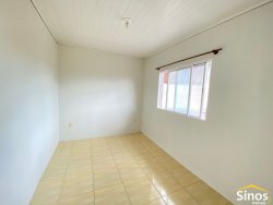 Casa com 03 dormitórios para locação no bairro Ideal 
