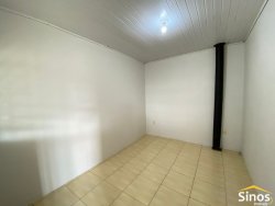 Casa com 03 dormitórios para locação no bairro Ideal 