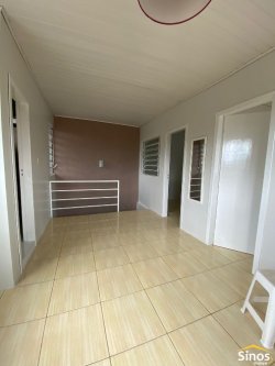 Casa com 03 dormitórios para locação no bairro Ideal 