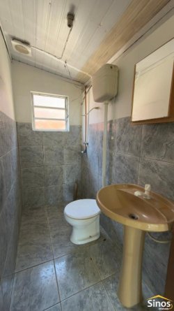 Casa com 02 dormitórios em Lomba Grande 