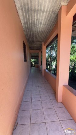 Casa com 02 dormitórios em Lomba Grande 