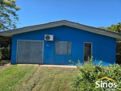 Terreno com 02 casas no bairro Lomba Grande 