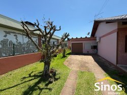Casa com 02 dormitórios no Centro   