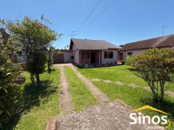 Casa com 02 dormitórios no Centro   