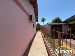 Casa com 02 dormitórios no Centro   