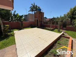 Casa com 02 dormitórios no Centro   