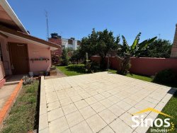 Casa com 02 dormitórios no Centro   