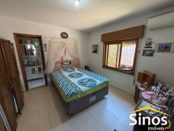 Casa com 02 dormitórios no Centro   