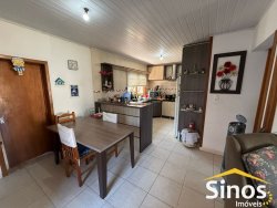 Casa com 02 dormitórios no Centro   