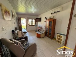 Casa com 02 dormitórios no Centro   