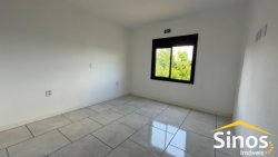 Casa com 02 dormitórios no bairro Lomba Grande 