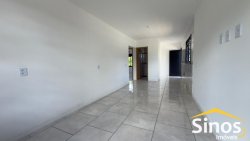 Casa com 02 dormitórios no bairro Lomba Grande 