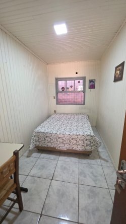 Casa mista com 04 dormitórios no Bairro Ideal 